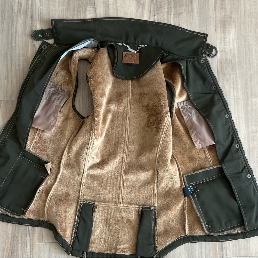 Goode Rider Faux fur equestrian vest in a XS - Picture 5 of 7